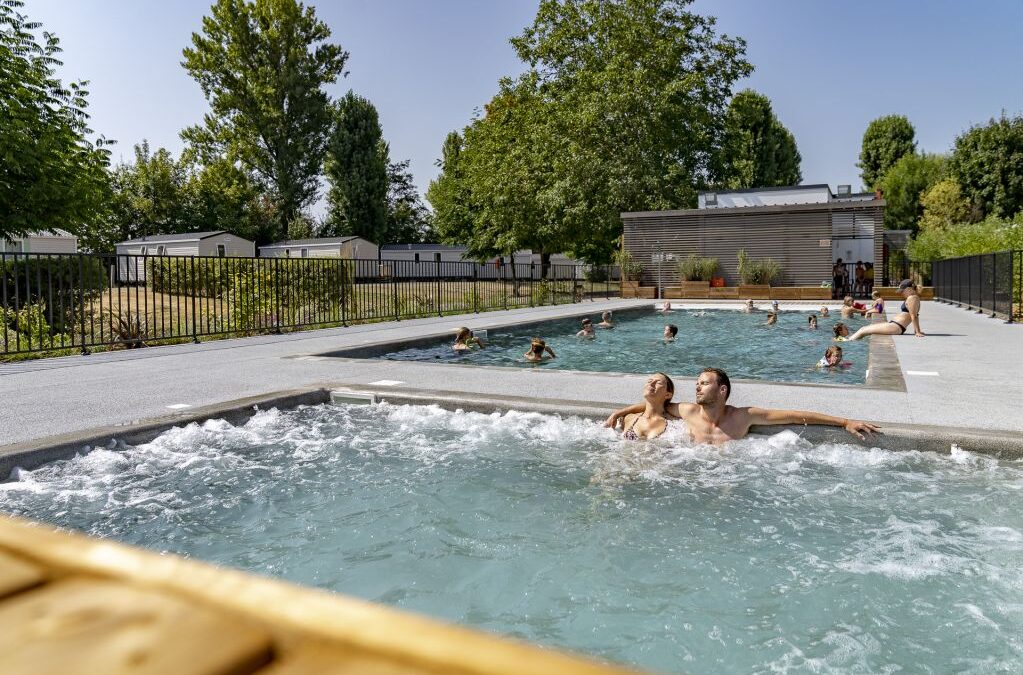 piscine avec spa